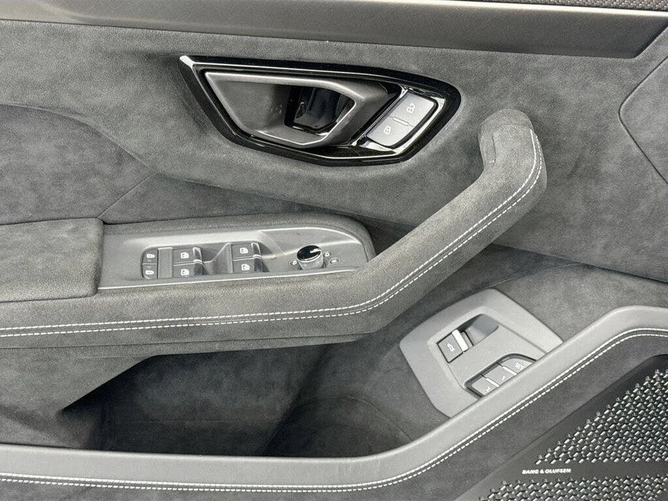2024 Lamborghini Urus Performante - Image 22 of 31