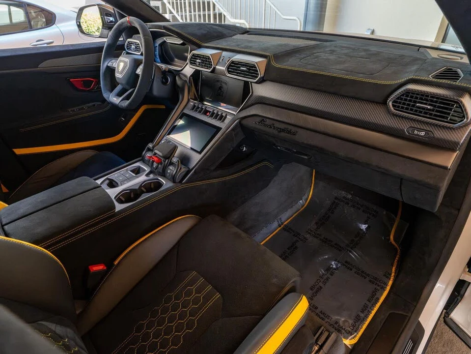 2024 Lamborghini Urus Performante - Image 24 of 31