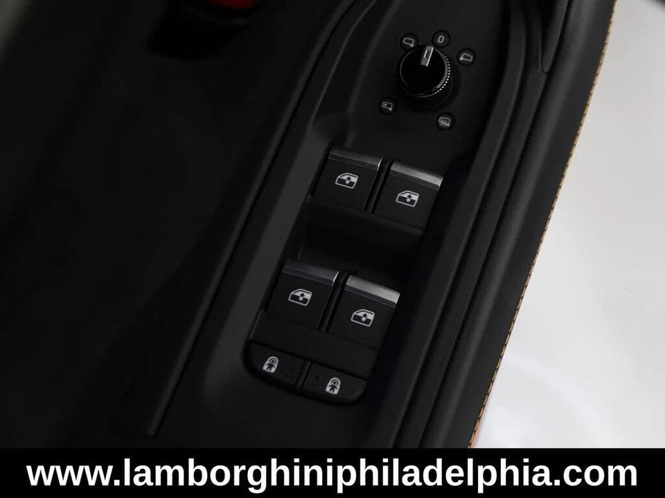 2024 Lamborghini Urus Performante - Image 14 of 31