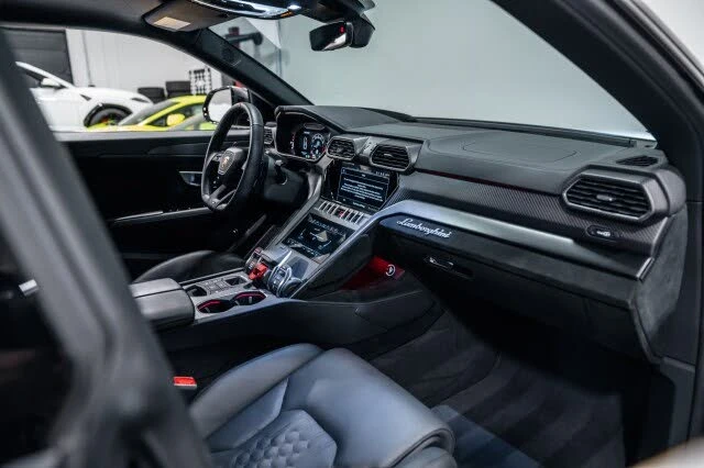 2024 Lamborghini Urus Performante - Image 13 of 31