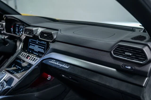 2024 Lamborghini Urus Performante - Image 18 of 31
