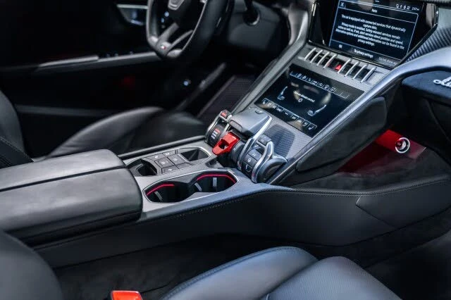 2024 Lamborghini Urus Performante - Image 20 of 31