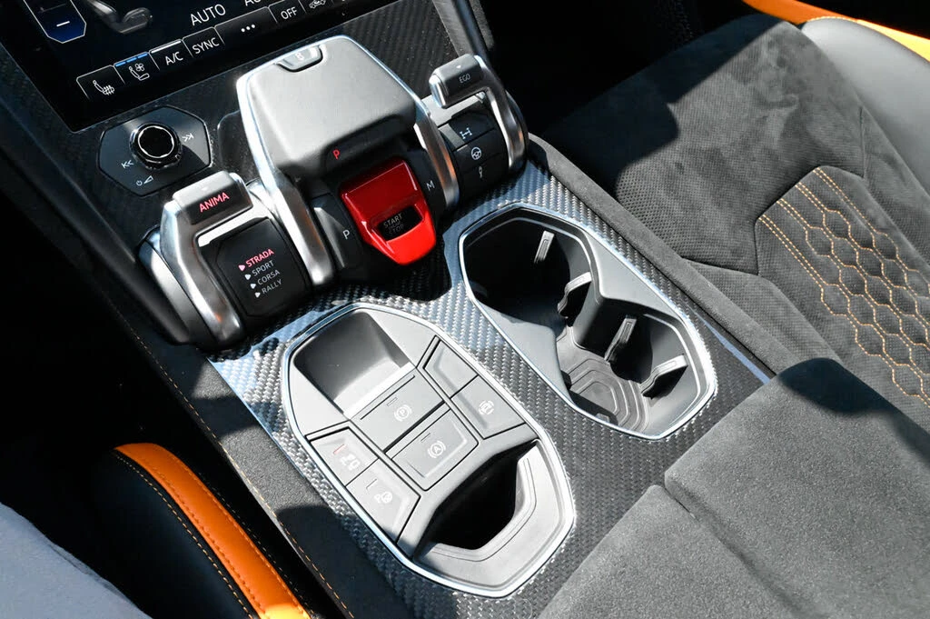 2024 Lamborghini Urus Performante - Image 28 of 31