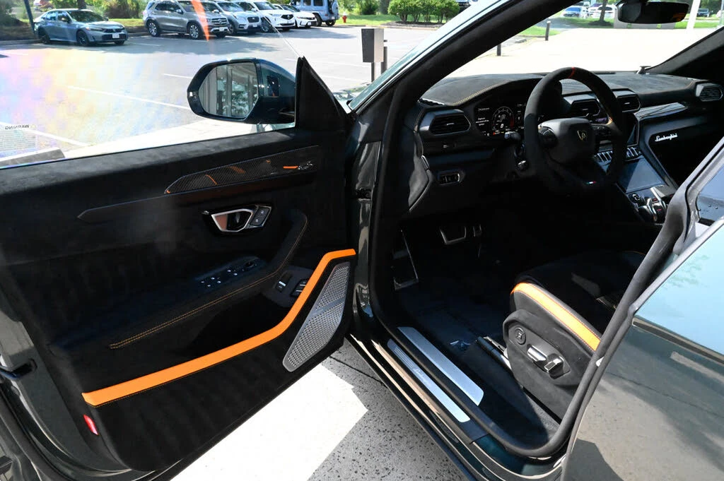 2024 Lamborghini Urus Performante - Image 15 of 31