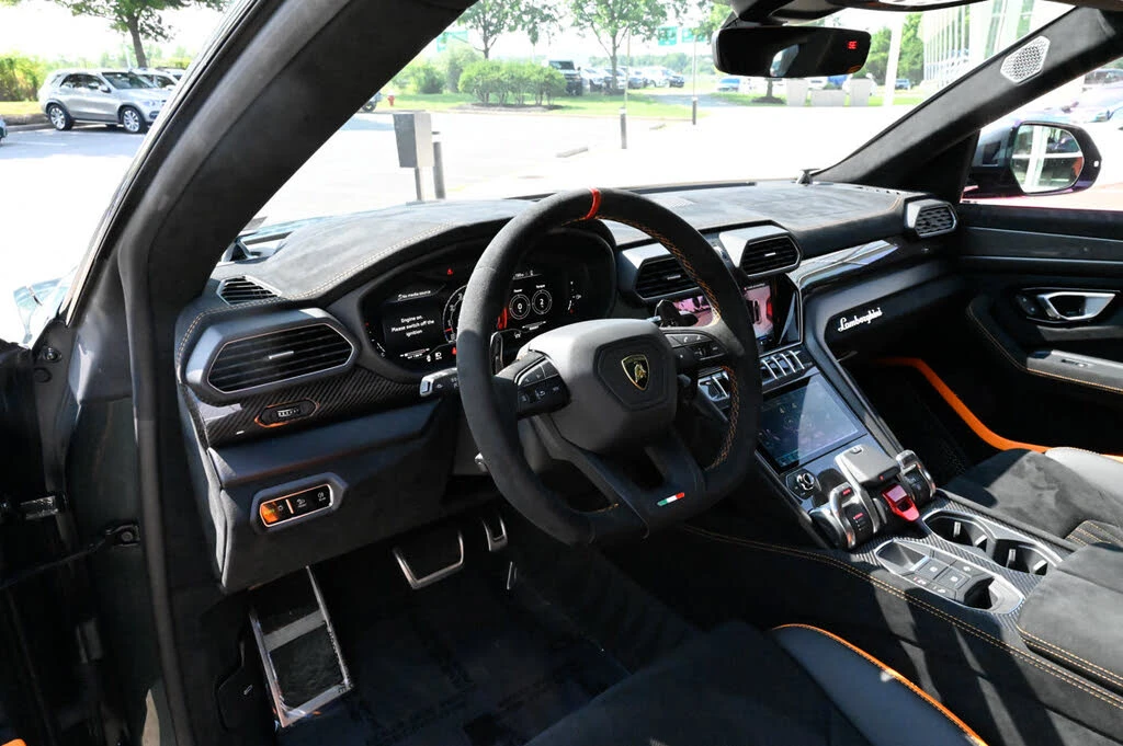2024 Lamborghini Urus Performante - Image 16 of 31