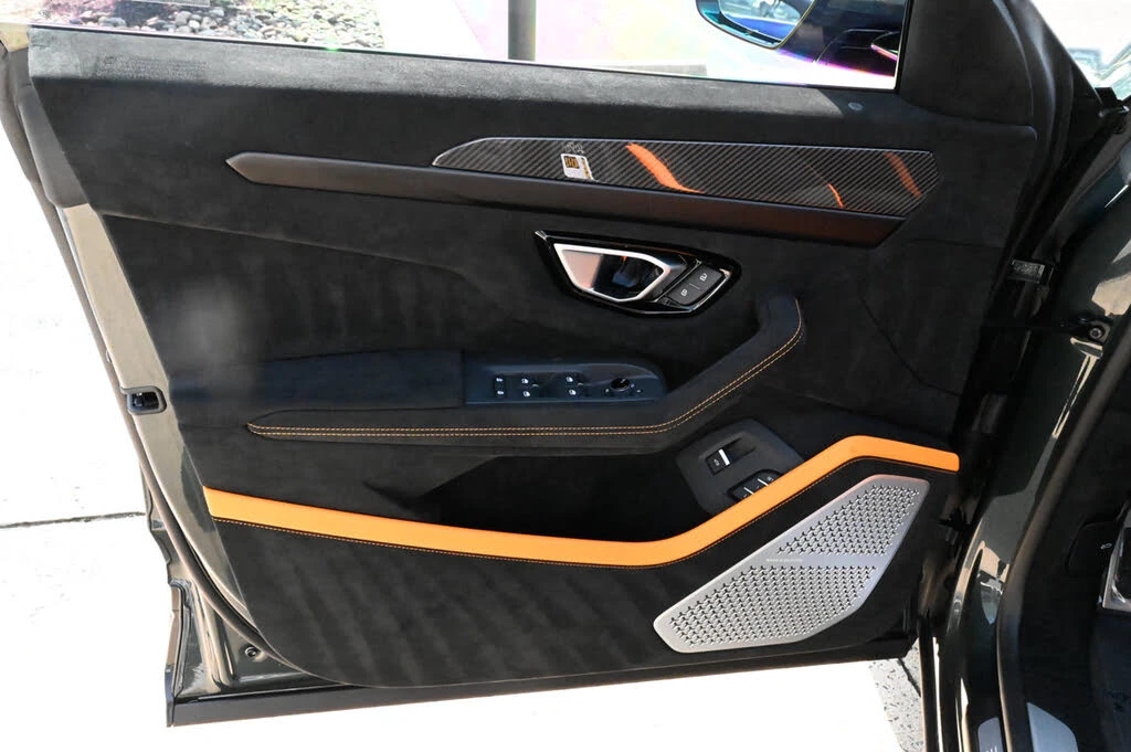 2024 Lamborghini Urus Performante - Image 19 of 31