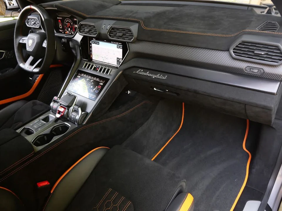 2024 Lamborghini Urus Performante - Image 24 of 31