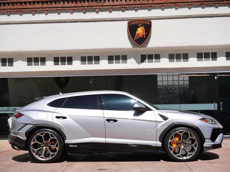 2024 Lamborghini Urus Performante - Image 2 of 31