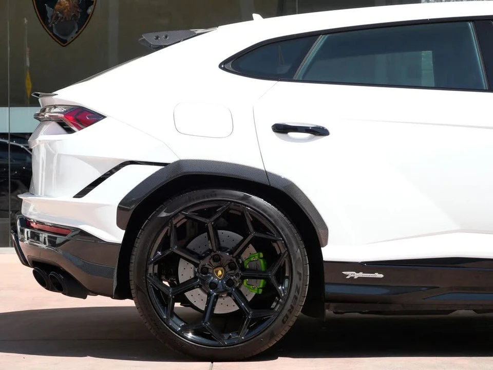 2024 Lamborghini Urus Performante - Image 29 of 31