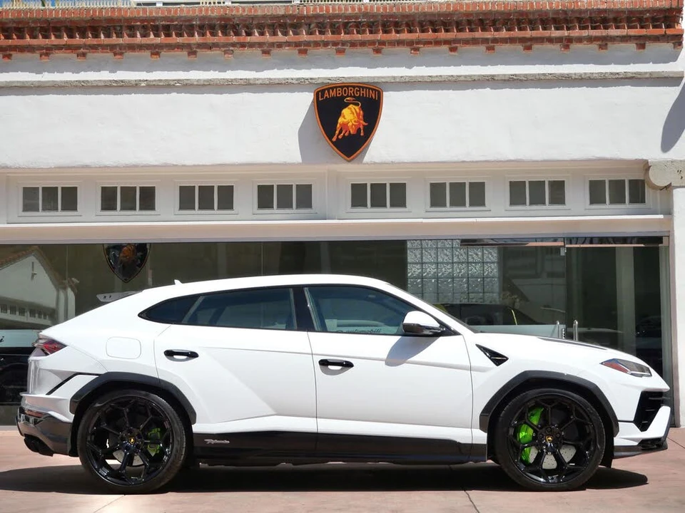 2024 Lamborghini Urus Performante - Image 2 of 31