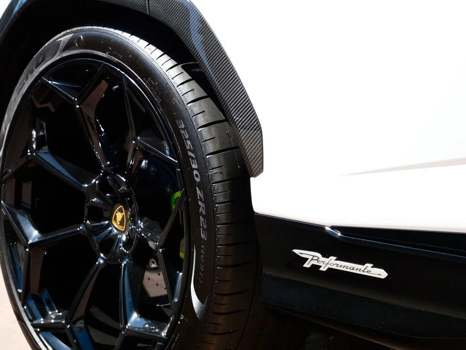 2024 Lamborghini Urus Performante - Image 27 of 31