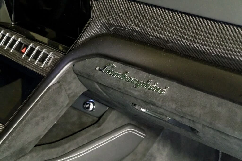2024 Lamborghini Urus Performante - Image 30 of 31