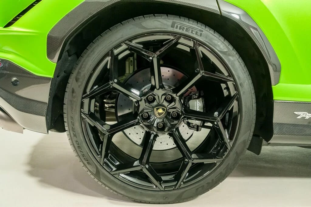 2024 Lamborghini Urus Performante - Image 15 of 31