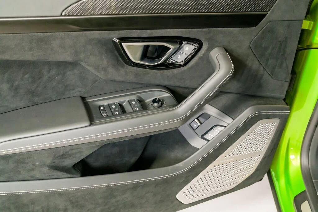 2024 Lamborghini Urus Performante - Image 22 of 31