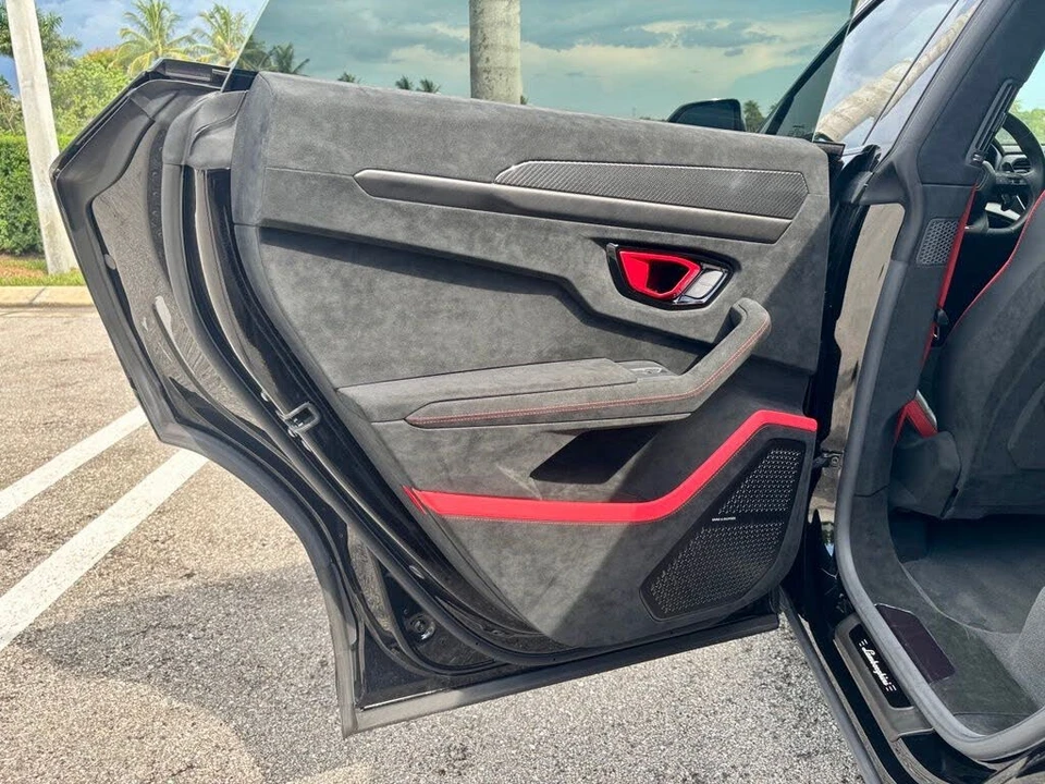 2024 Lamborghini Urus Performante - Image 18 of 31