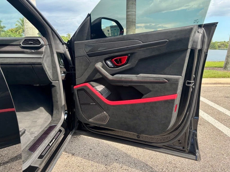 2024 Lamborghini Urus Performante - Image 22 of 31