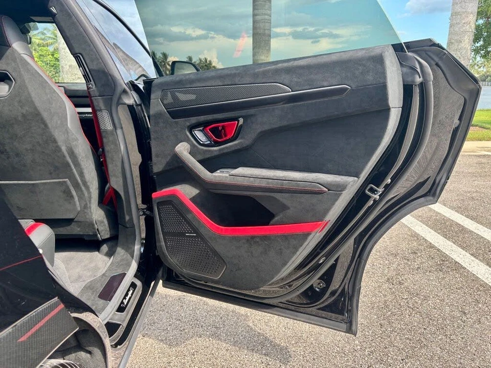 2024 Lamborghini Urus Performante - Image 25 of 31