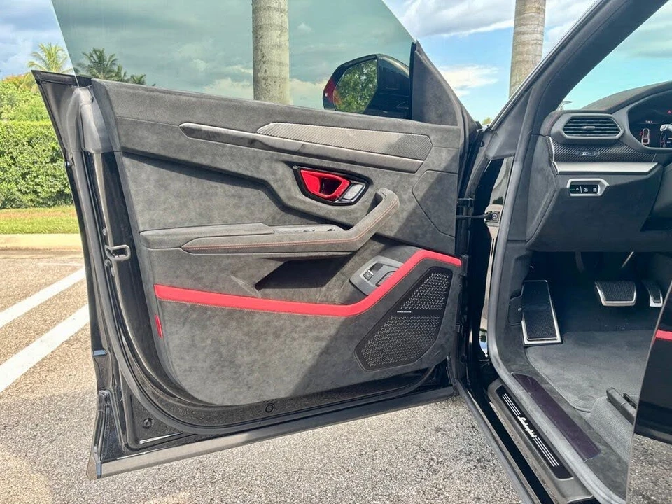 2024 Lamborghini Urus Performante - Image 15 of 31