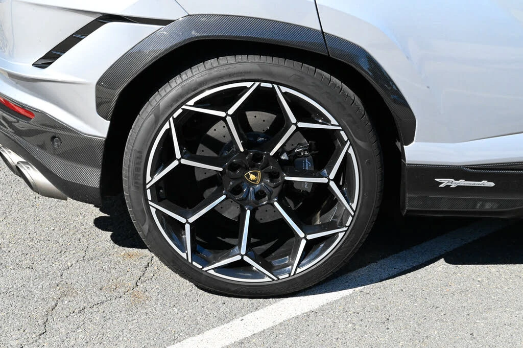 2024 Lamborghini Urus Performante - Image 11 of 31