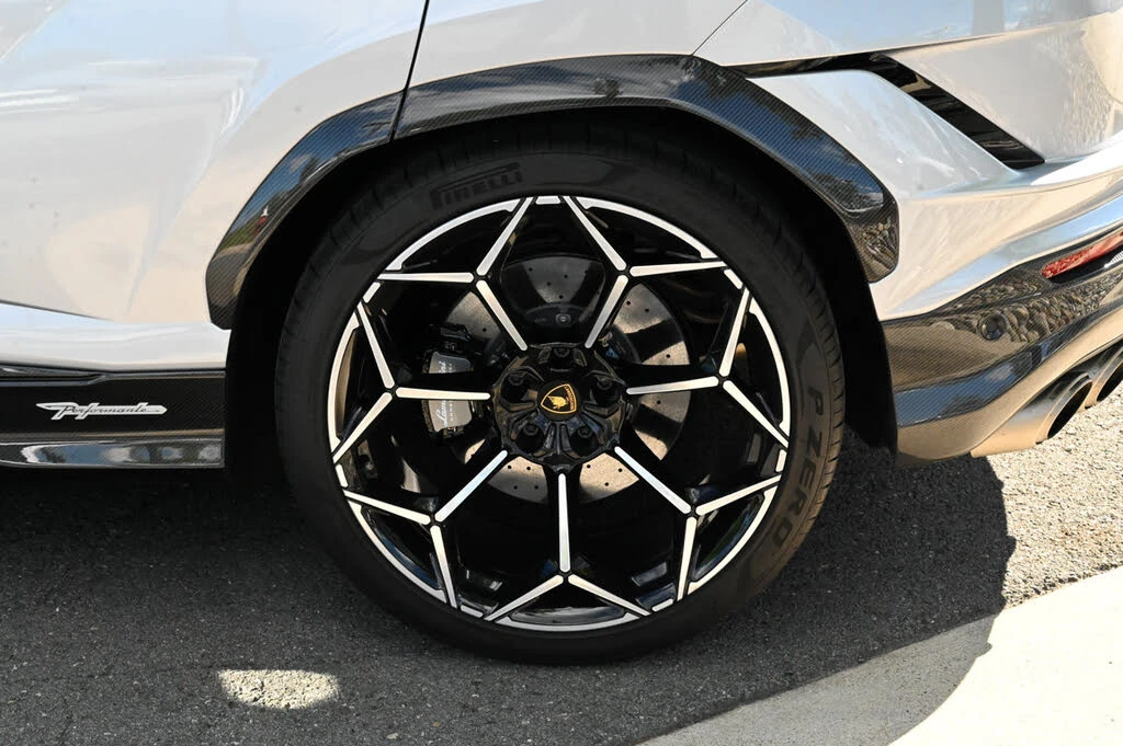 2024 Lamborghini Urus Performante - Image 10 of 31