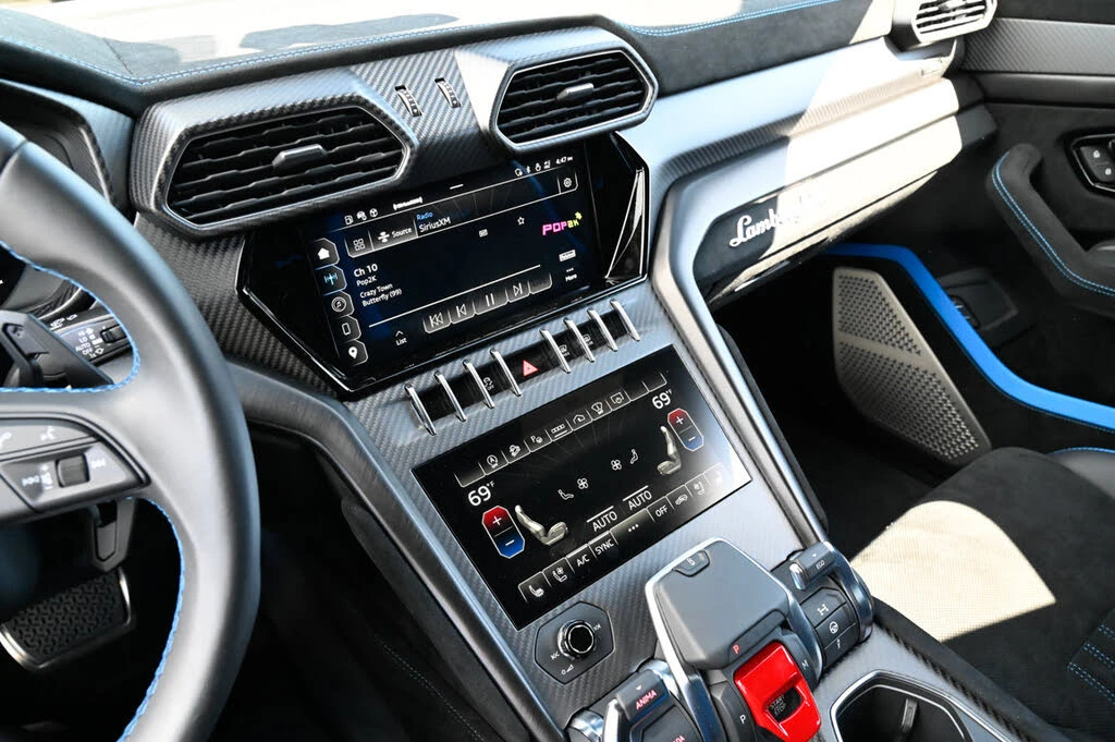 2024 Lamborghini Urus Performante - Image 29 of 31