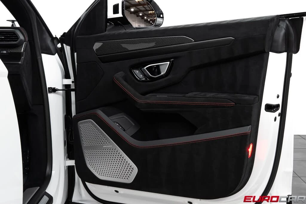 2024 Lamborghini Urus Performante - Image 30 of 31