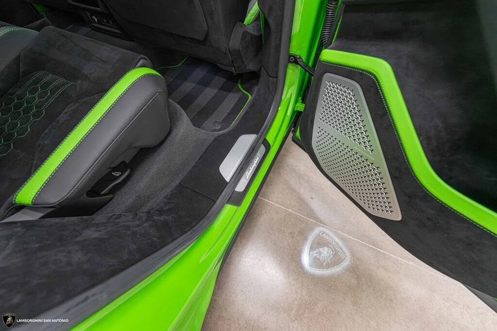 2024 Lamborghini Urus Performante - Image 30 of 31