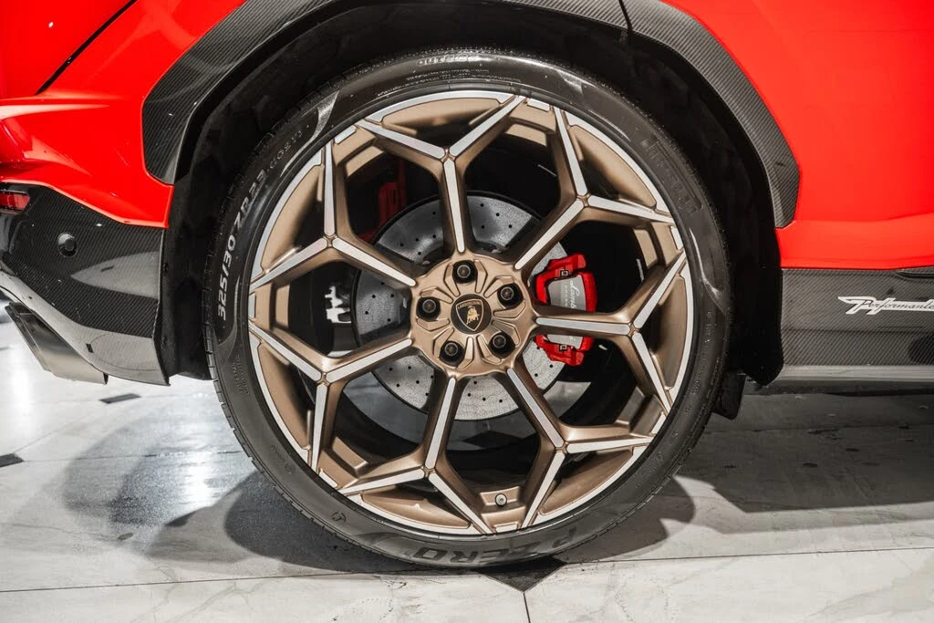2024 Lamborghini Urus Performante - Image 15 of 31