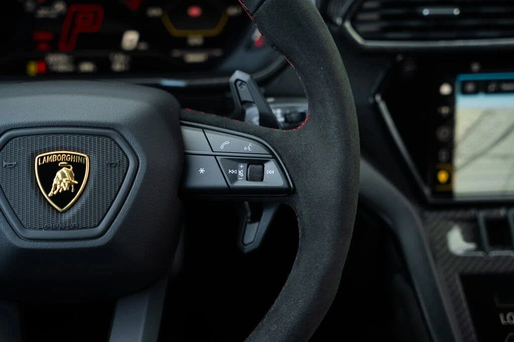 2024 Lamborghini Urus Performante - Image 28 of 31