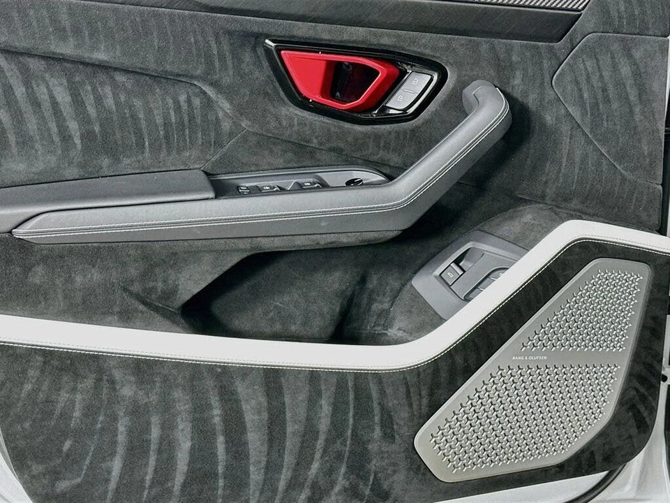 2024 Lamborghini Urus Performante - Image 18 of 31