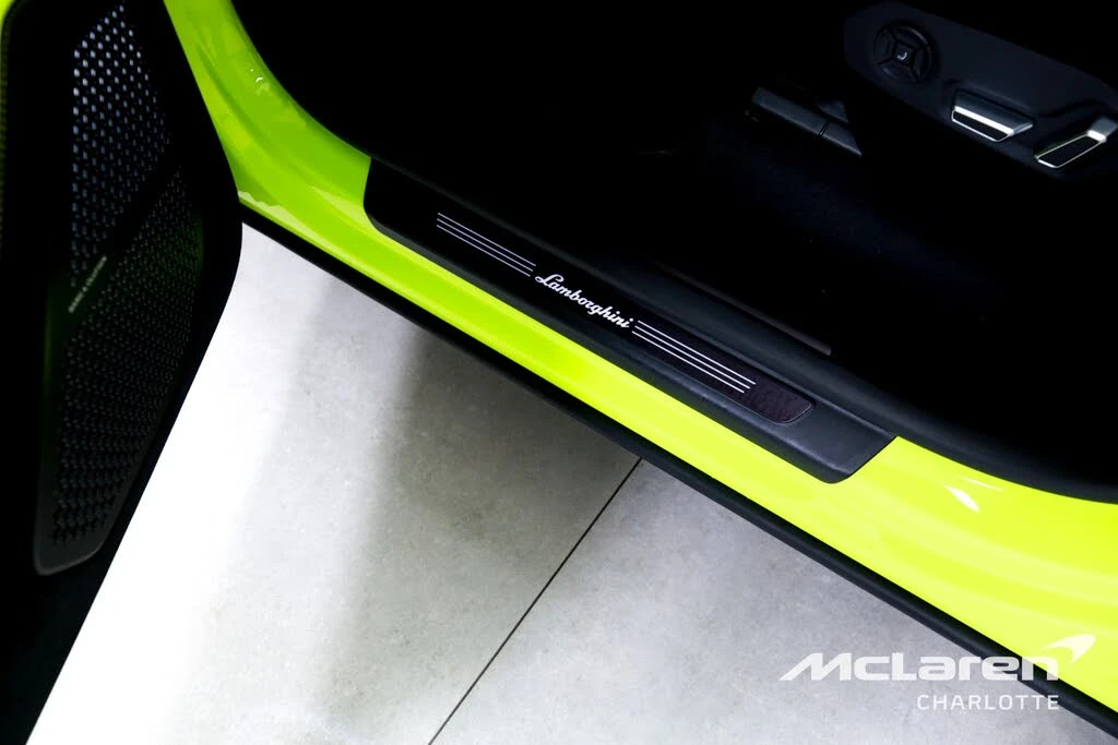 2024 Lamborghini Urus Performante - Image 16 of 31