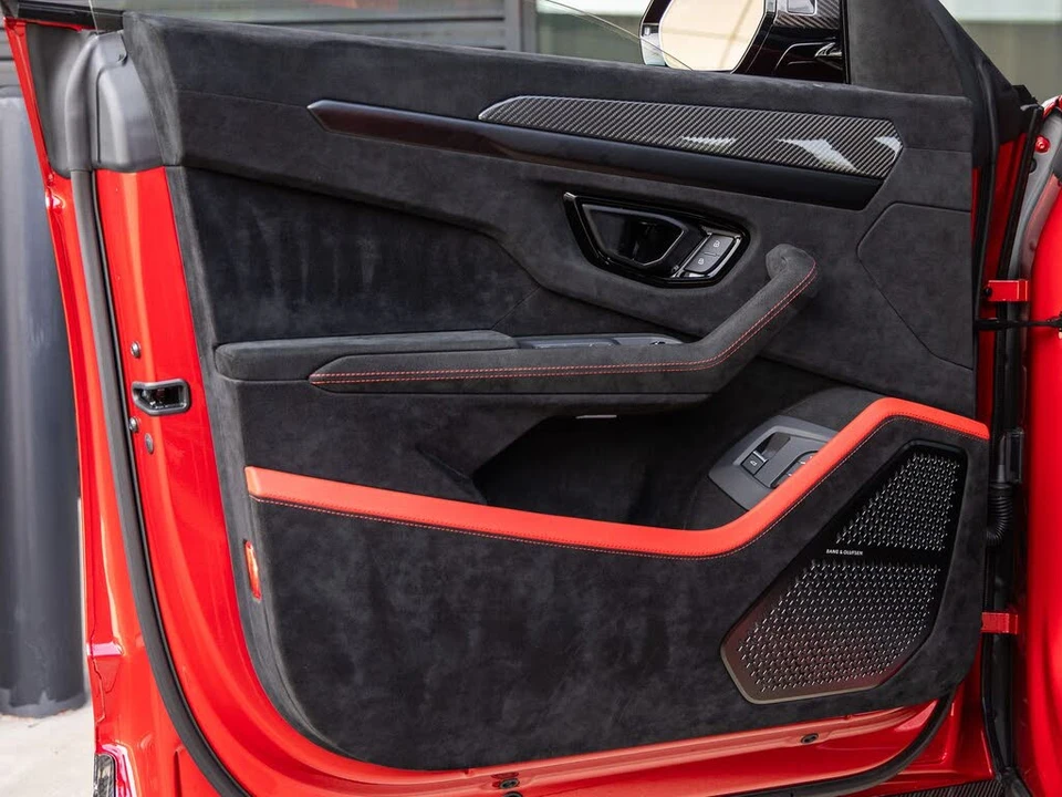 2024 Lamborghini Urus Performante - Image 28 of 31