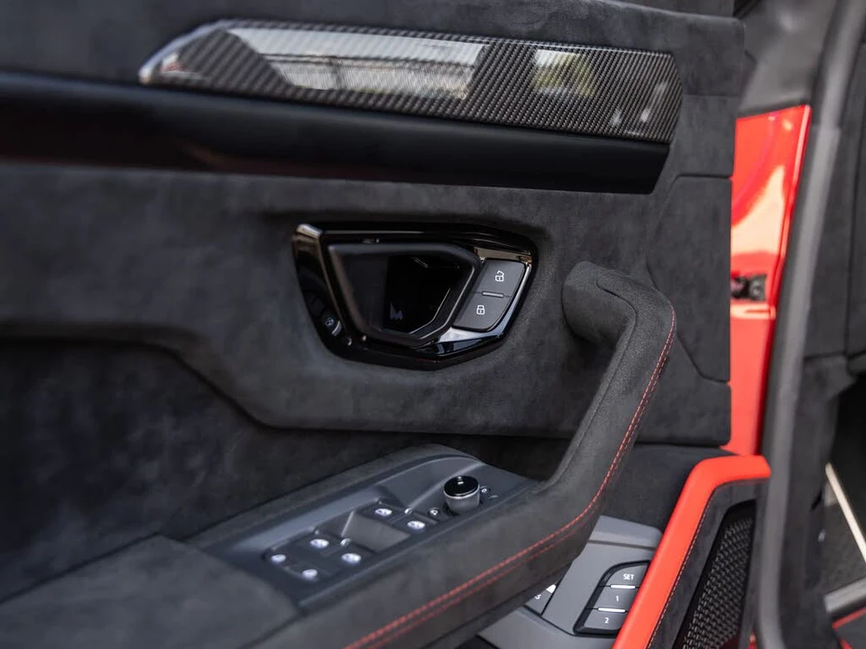 2024 Lamborghini Urus Performante - Image 29 of 31