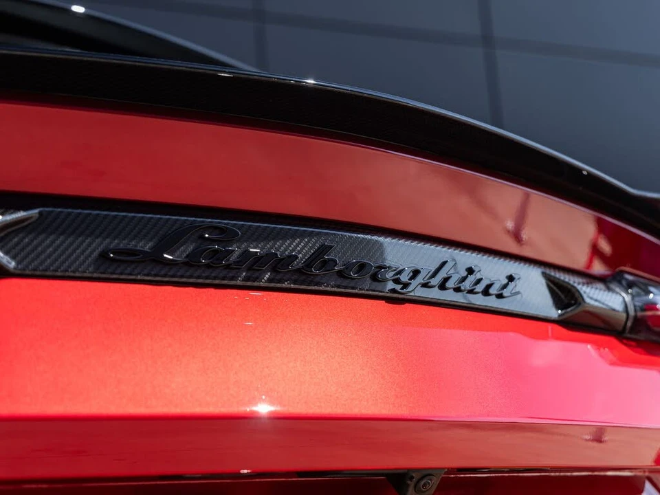 2024 Lamborghini Urus Performante - Image 13 of 31