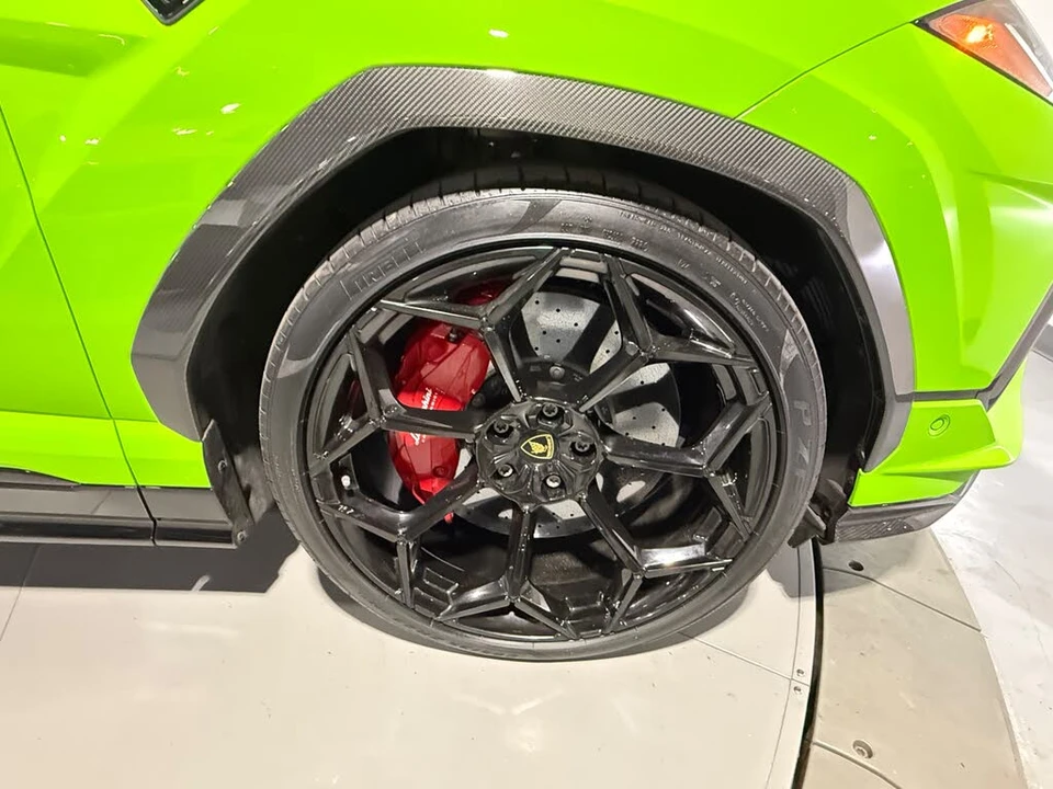 2024 Lamborghini Urus Performante - Image 19 of 31