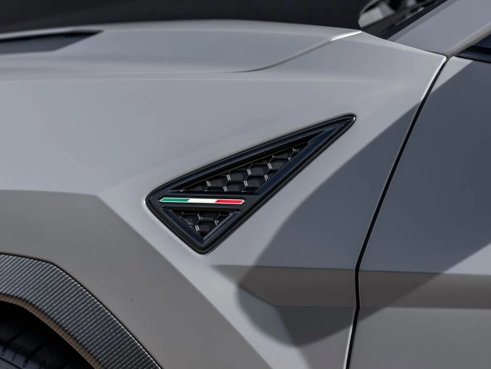 2024 Lamborghini Urus Performante - Image 15 of 31