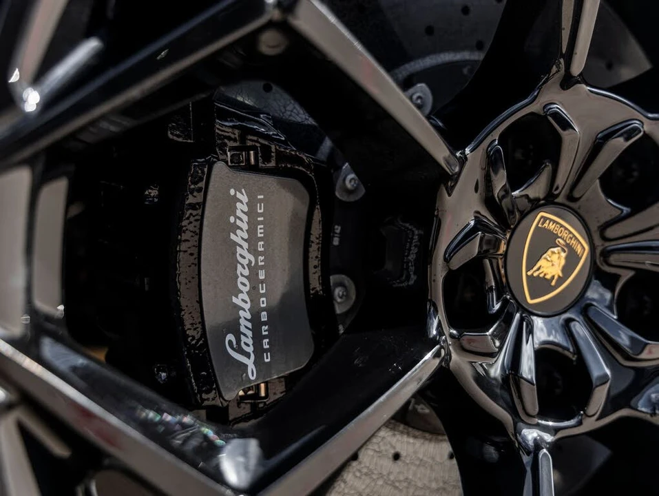 2024 Lamborghini Urus Performante - Image 17 of 31