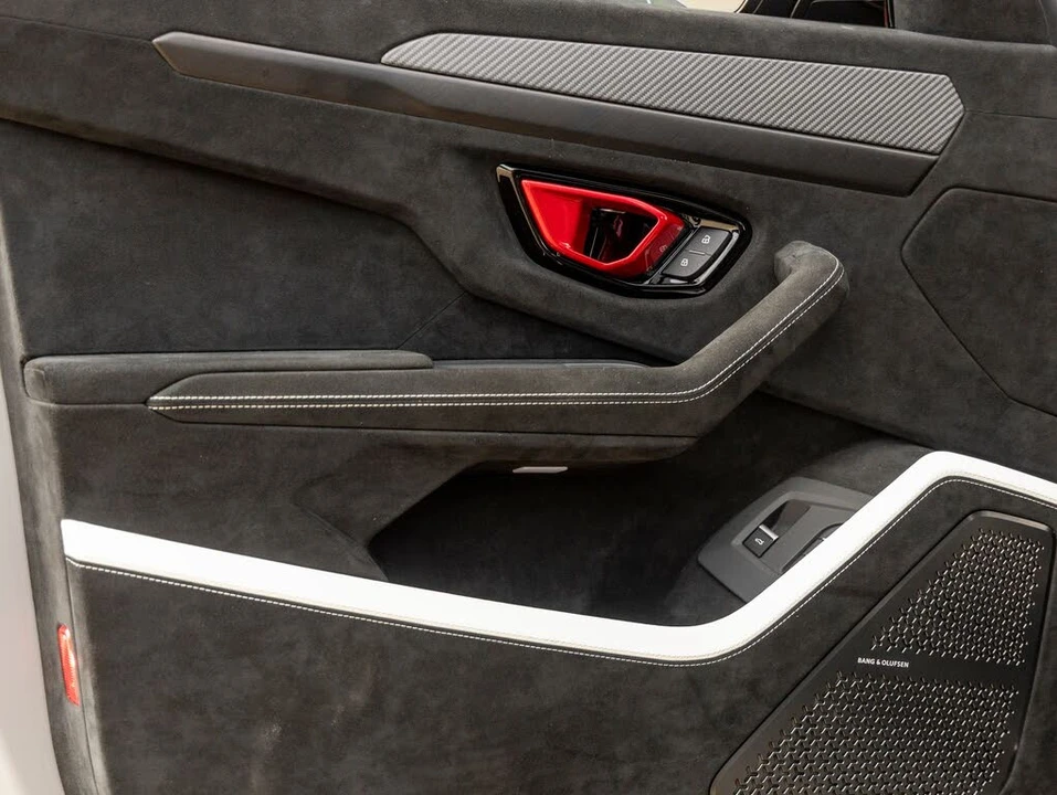2024 Lamborghini Urus Performante - Image 29 of 31