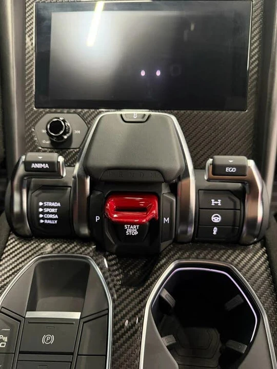 2024 Lamborghini Urus Performante - Image 9 of 31
