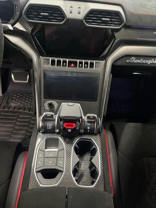 2024 Lamborghini Urus Performante - Image 30 of 31