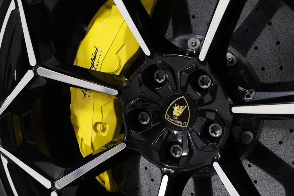 2024 Lamborghini Urus Performante - Image 27 of 31