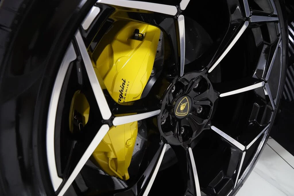 2024 Lamborghini Urus Performante - Image 26 of 31