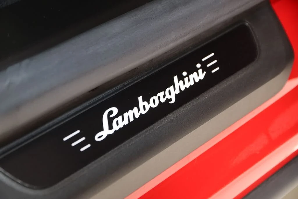 2024 Lamborghini Urus Performante - Image 24 of 31