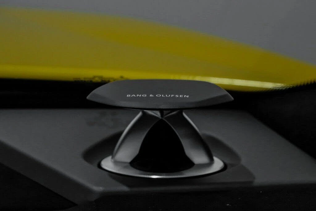 2024 Lamborghini Urus Performante - Image 27 of 31