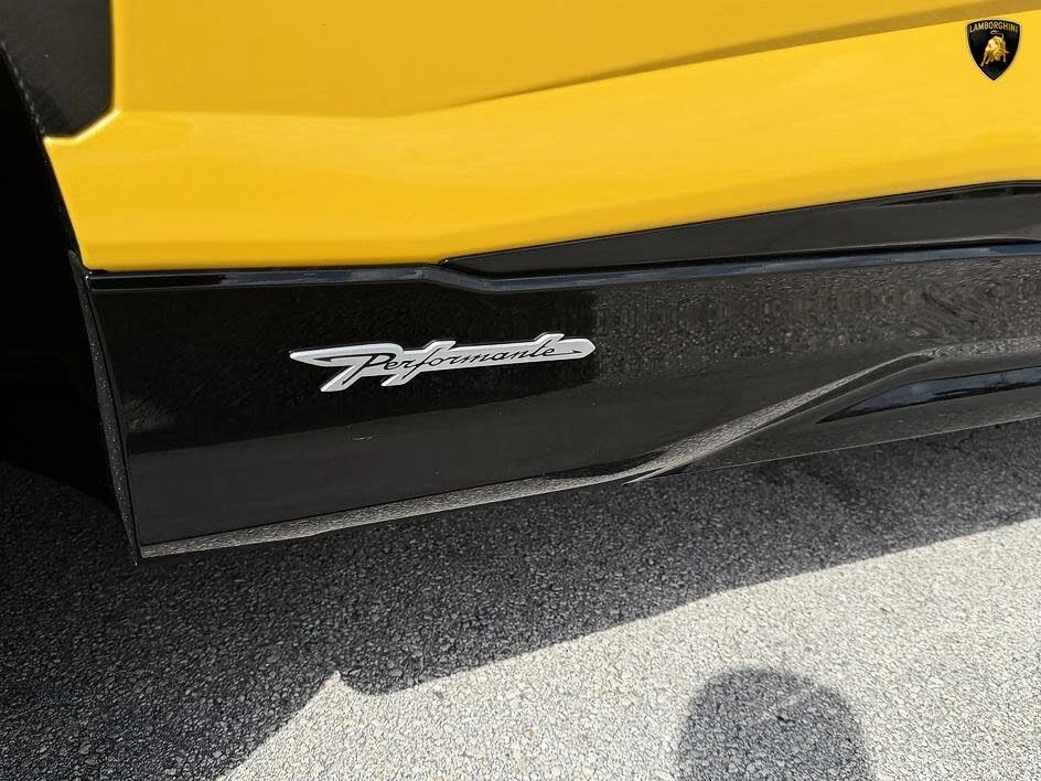 2024 Lamborghini Urus Performante - Image 15 of 31