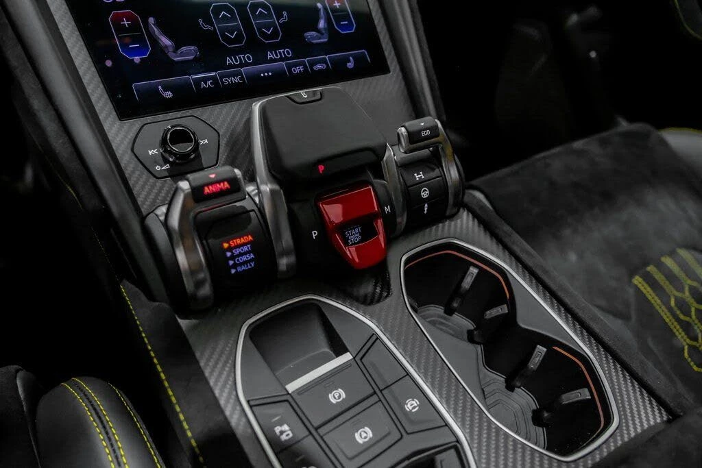 2024 Lamborghini Urus Performante - Image 24 of 31