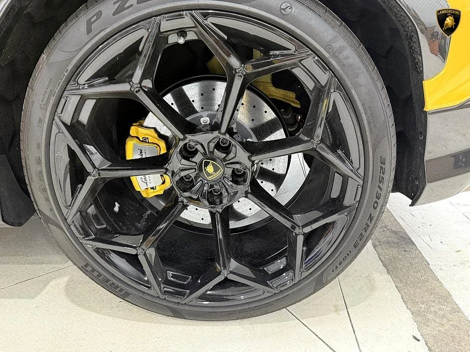2024 Lamborghini Urus Performante - Image 28 of 31