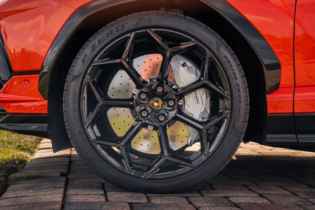 2024 Lamborghini Urus Performante - Image 15 of 31