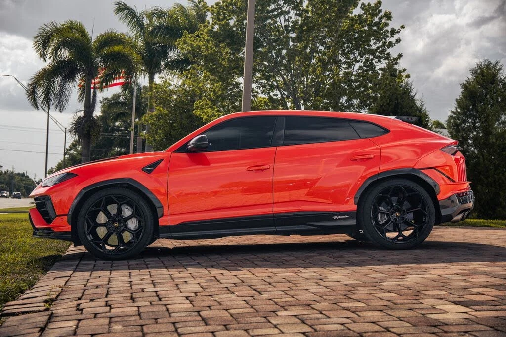 2024 Lamborghini Urus Performante - Image 2 of 31