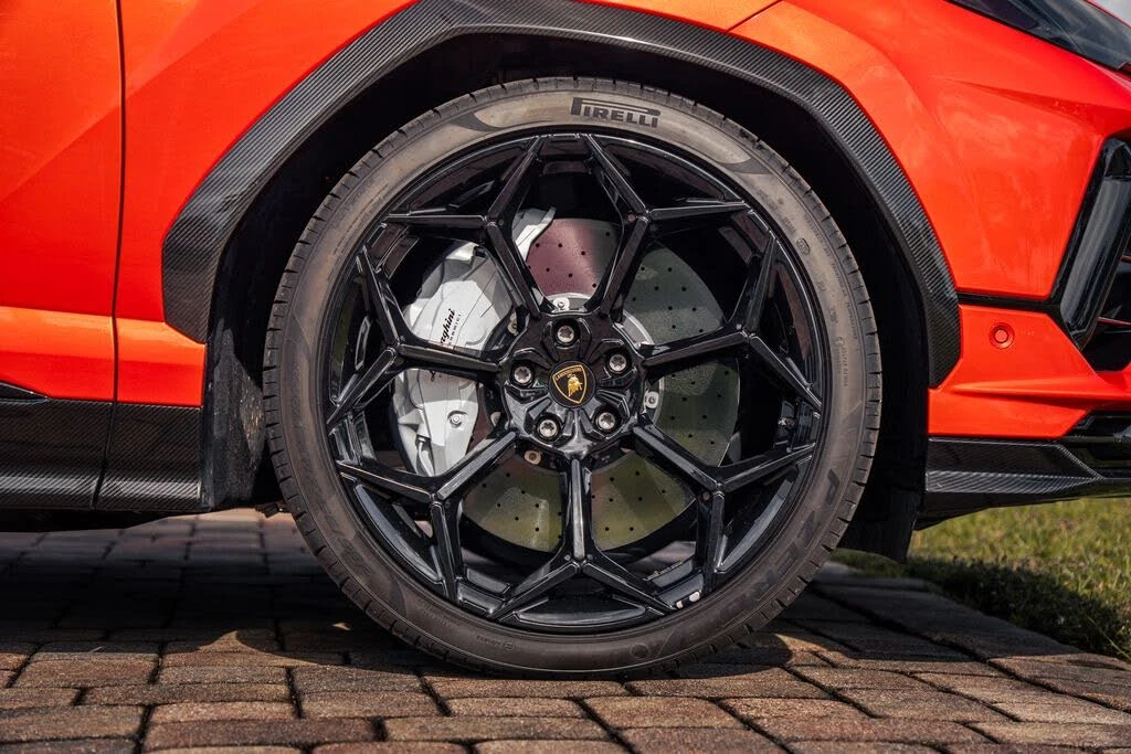 2024 Lamborghini Urus Performante - Image 14 of 31